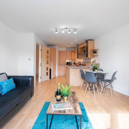 City Centre - Two Bedroom Apartment - Juliet Balcony - Secure Parking - Wifi - Smart Tv Birmingham Exterior photo