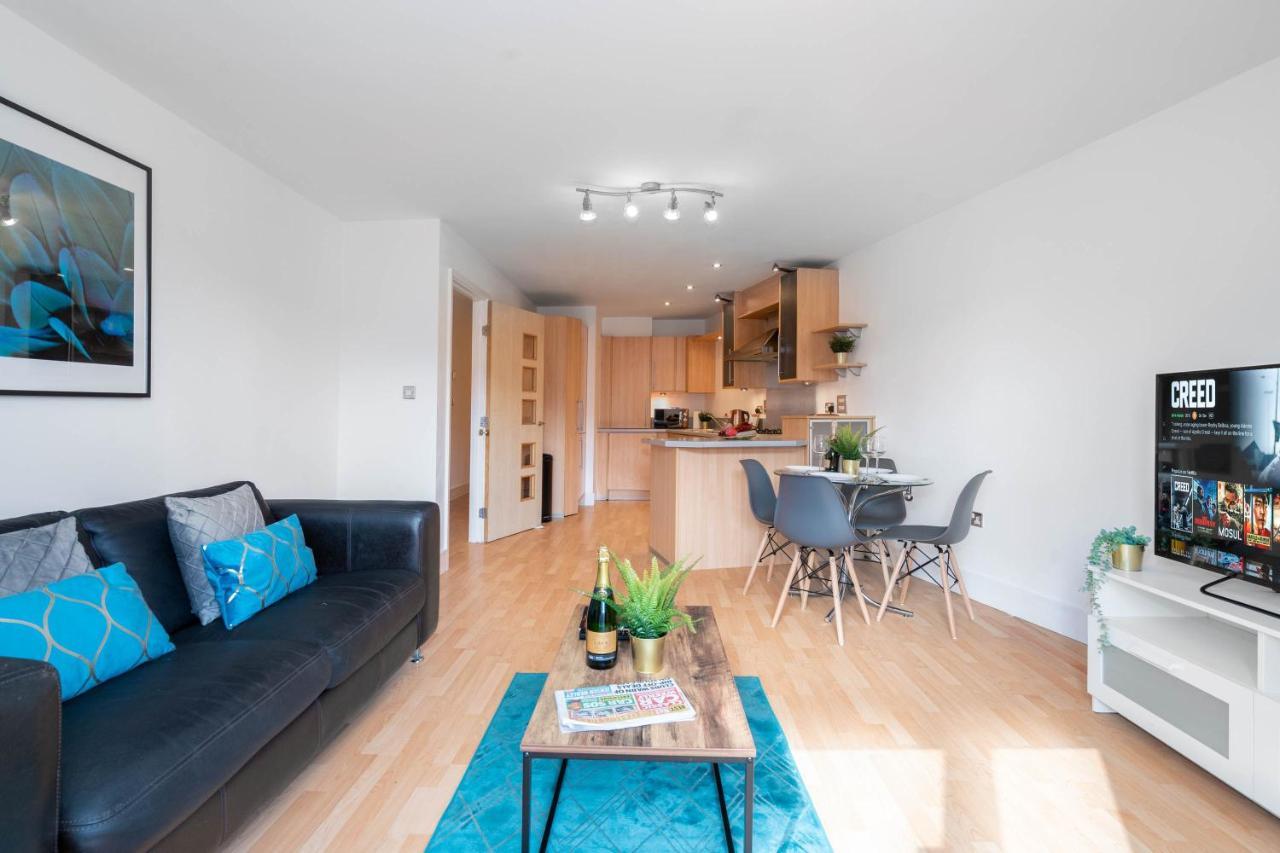 City Centre - Two Bedroom Apartment - Juliet Balcony - Secure Parking - Wifi - Smart Tv Birmingham Exterior photo