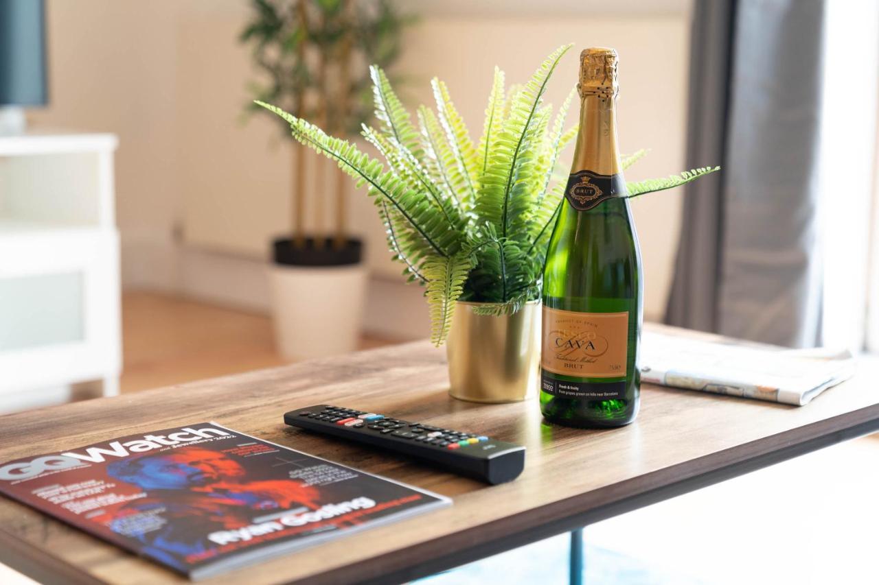 City Centre - Two Bedroom Apartment - Juliet Balcony - Secure Parking - Wifi - Smart Tv Birmingham Exterior photo