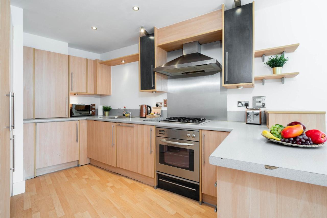 City Centre - Two Bedroom Apartment - Juliet Balcony - Secure Parking - Wifi - Smart Tv Birmingham Exterior photo