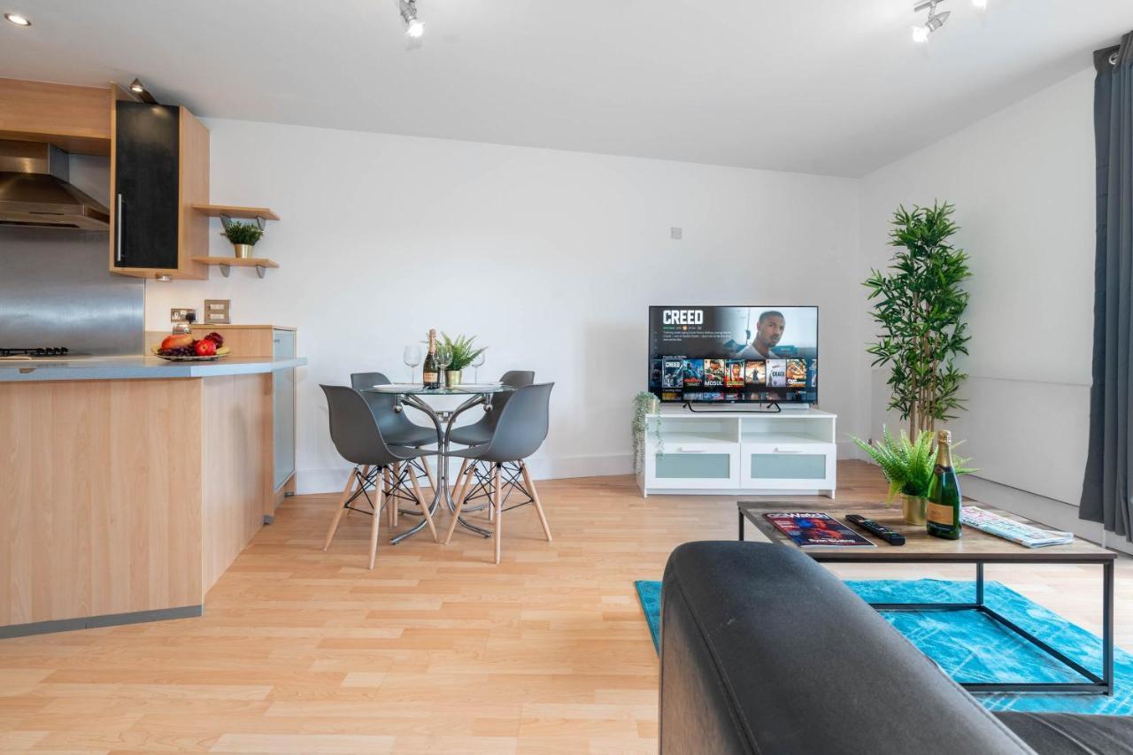 City Centre - Two Bedroom Apartment - Juliet Balcony - Secure Parking - Wifi - Smart Tv Birmingham Exterior photo