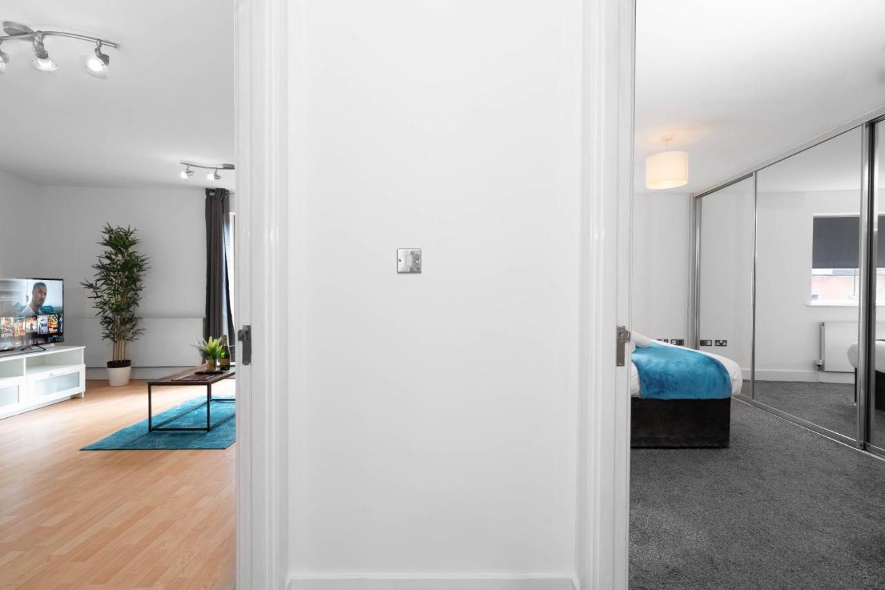 City Centre - Two Bedroom Apartment - Juliet Balcony - Secure Parking - Wifi - Smart Tv Birmingham Exterior photo